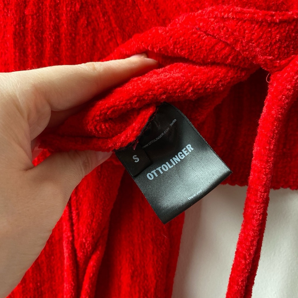 Ottolinger - Red Cropped Turtleneck Sweater with Drawstring Detail - Picture 5 of 10